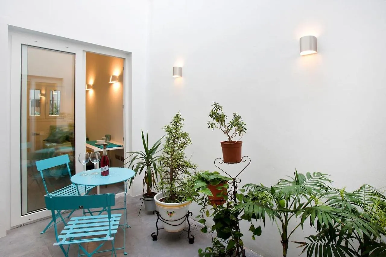 Gatu Villa Alameda, 